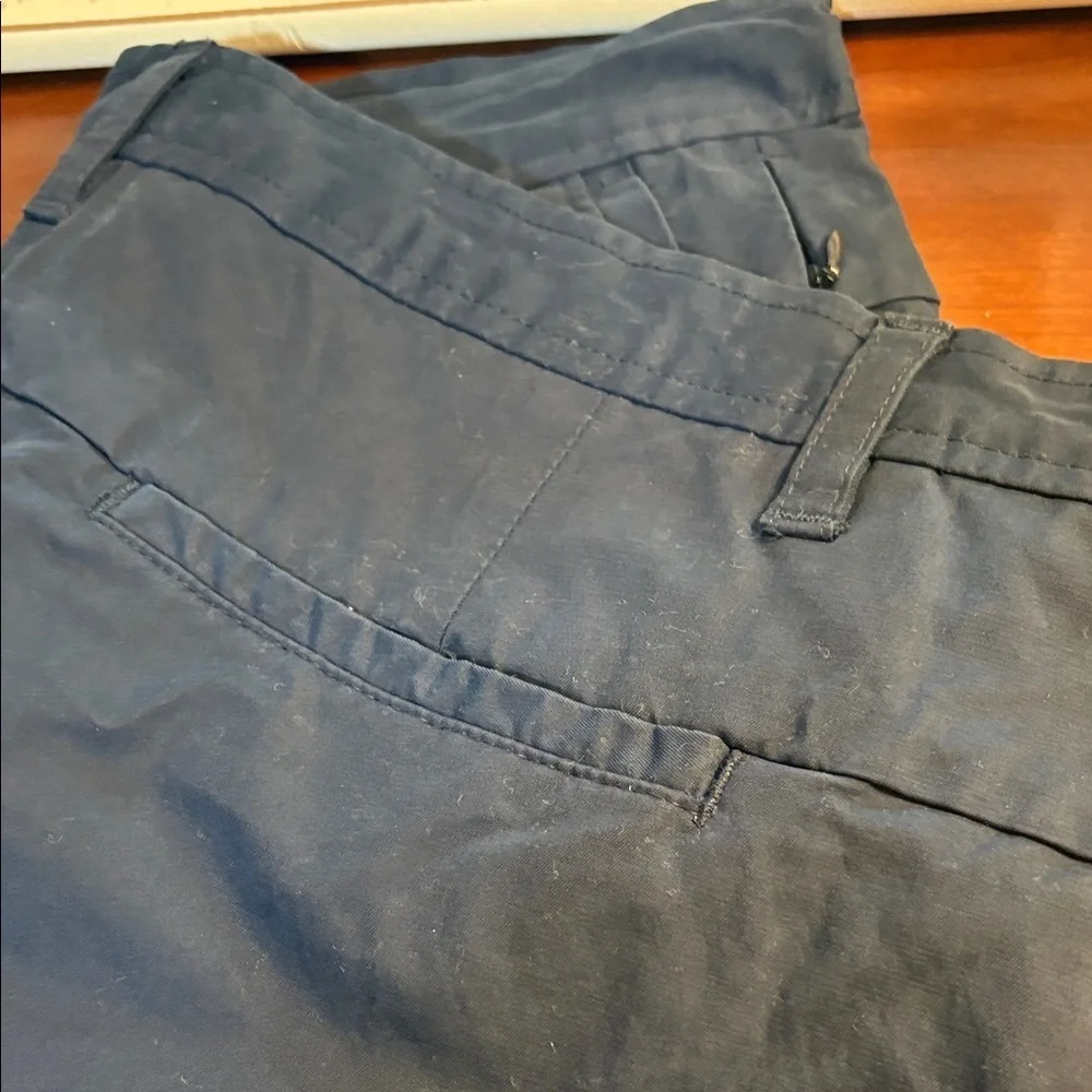Van Heusen Men's Navy Flat Front Shorts 36 waist and 9.5 inseam